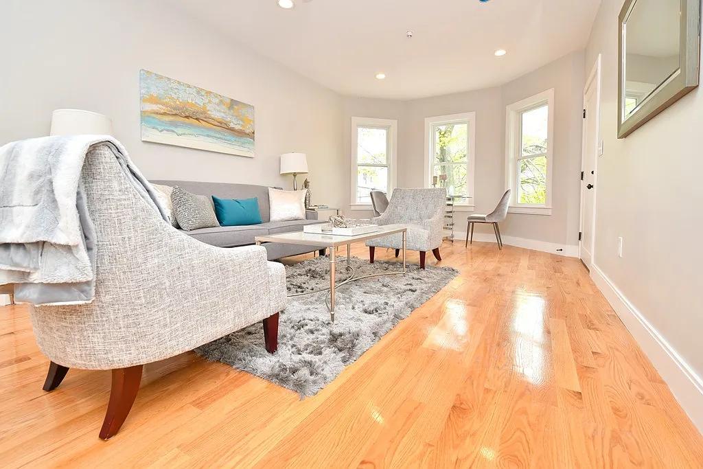 3 bed, 1100 sqft, $3,750 — Photo 2