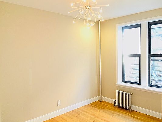 3rd image of 117 Jefferson Ave #27