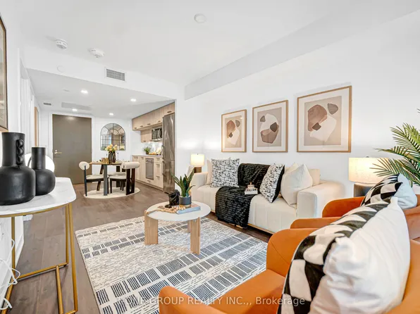 50 McCaul St #513, Toronto, ON M5T 0B6