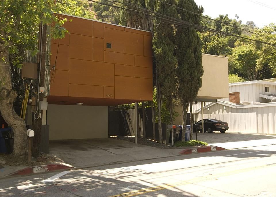 1st image of 923 N Beverly Glen Blvd