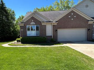 1216 Rock Valley Dr, Rochester, MI 48307