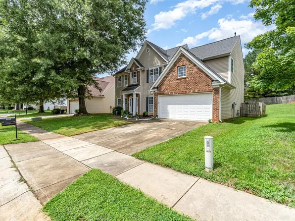 2823 Oakdale Pasture Dr, Charlotte, NC 28216
