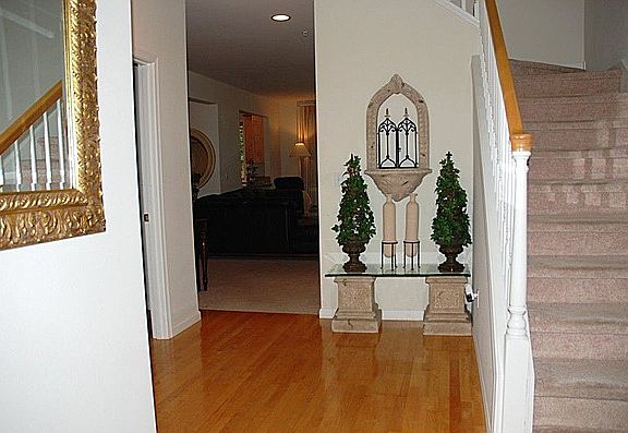 3rd image of 624 Bellevue Way SE APT F