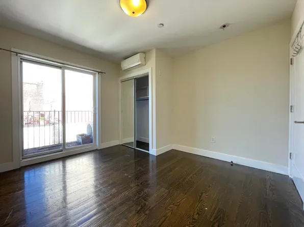 490 Ocean Parkway image 8 of 13