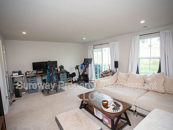 4th image of 52 Hamilton Ct