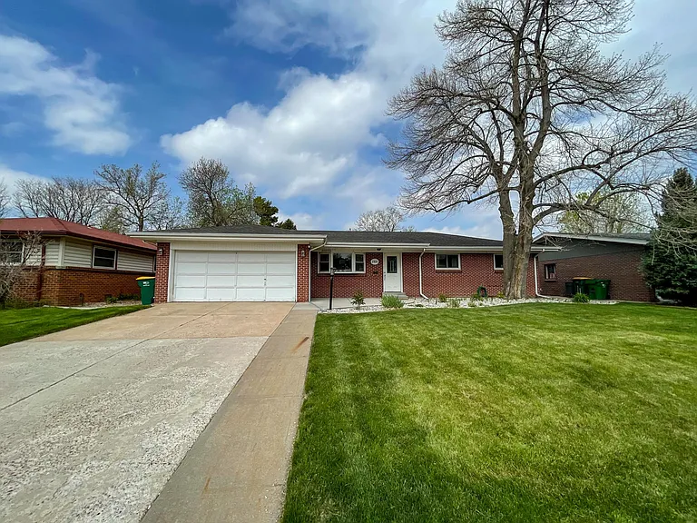 2551 S Ivy St — Photo 21