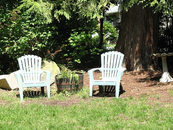 Relax in your private yard, enjoy the flowers and wide variety of birds