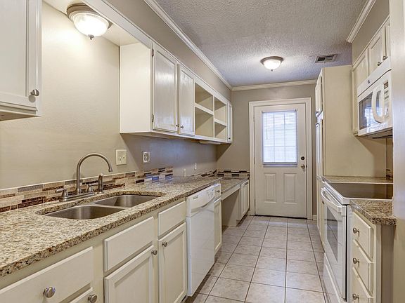 4th image of 202 Long Plantation Blvd APT J