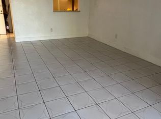 8625 NW 8th St APT 221, Miami, FL 33126
