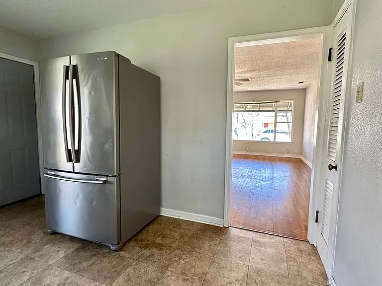 1521 Kenwood Dr — Photo 7