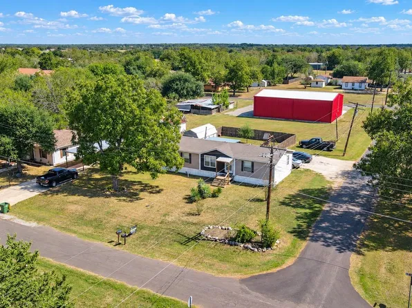 303 N Market St, Bremond, TX 76629