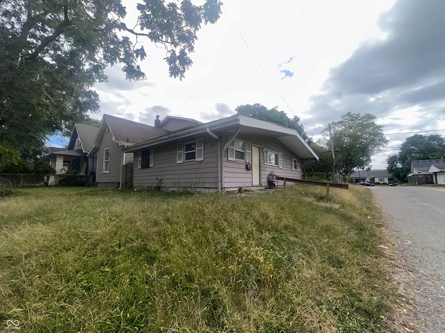1301 Lawton Ave photo 1
