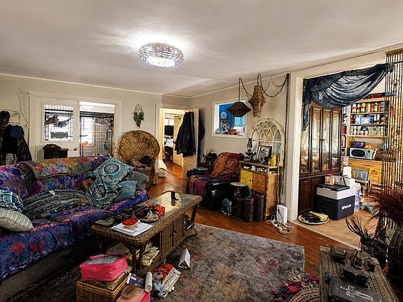 5th image of 39 NE 526th St