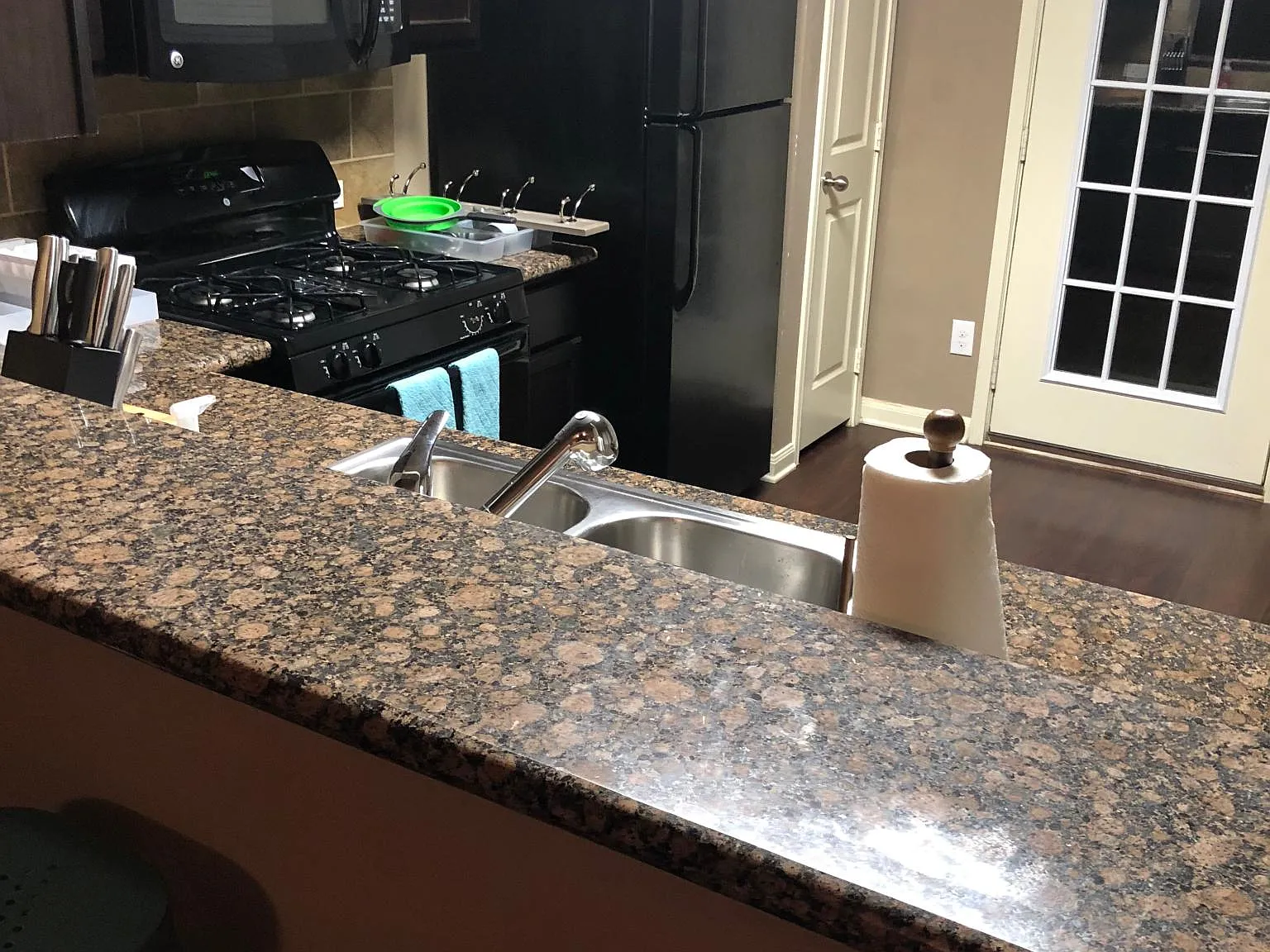 4 bed, 4.5 bath, 2500 sqft, $3,000 — Photo 4