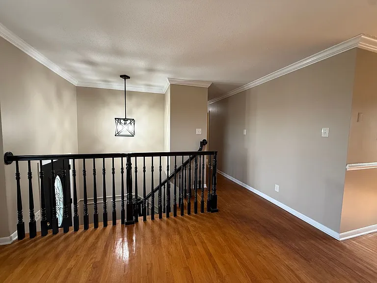 220 Brampton Rd — Photo 12