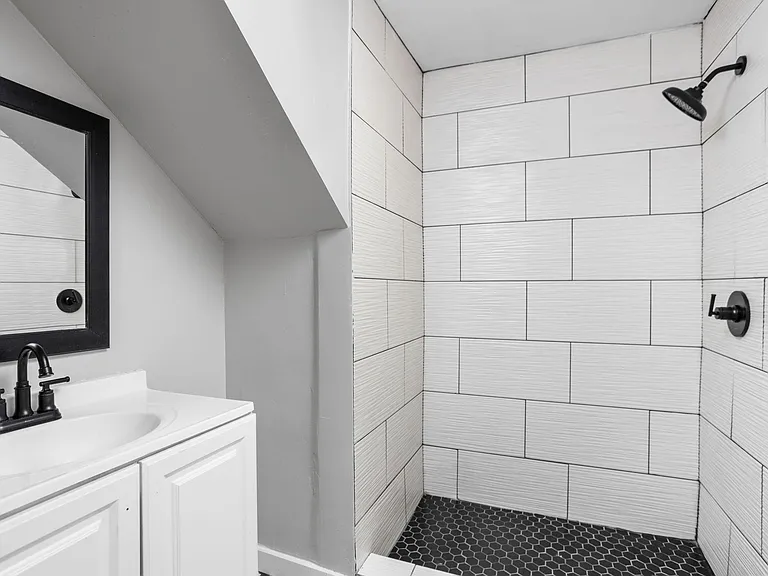 2919 Winthrop Ave — Photo 10