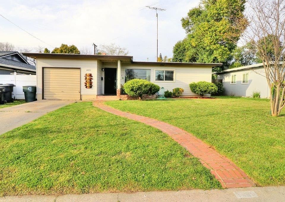 2nd image of 2433 Laredo Rd