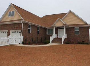 201 Three Oaks Ct, Swansboro, NC 28584