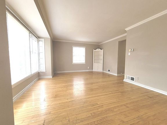 4th image of 2527 N Lake Dr APT 1