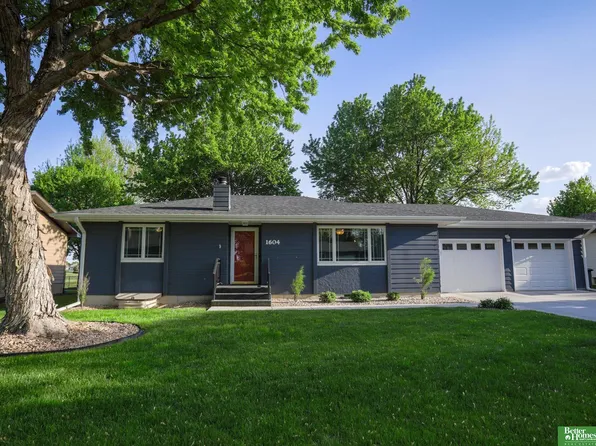 1604 Harre Ln, York, NE 68467