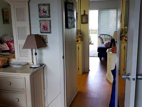 5th image of 2841 NE 32nd St APT 3