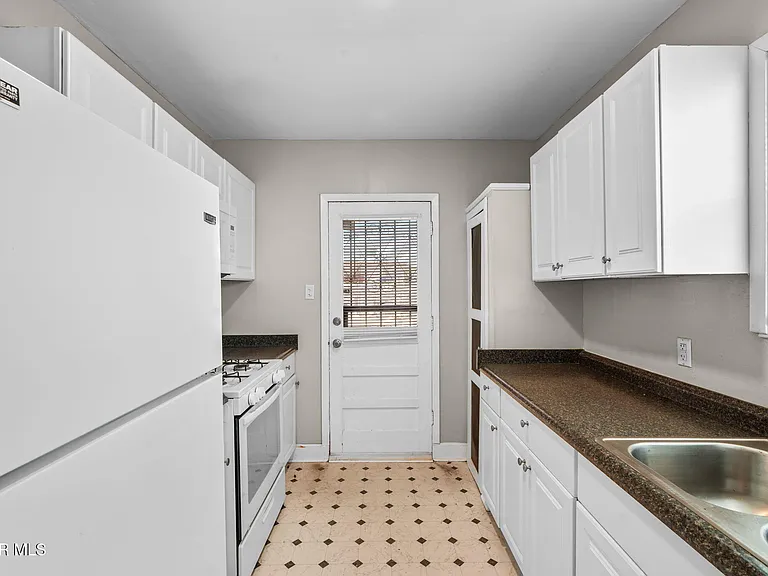 3125 Van Buren Ave — Photo 16