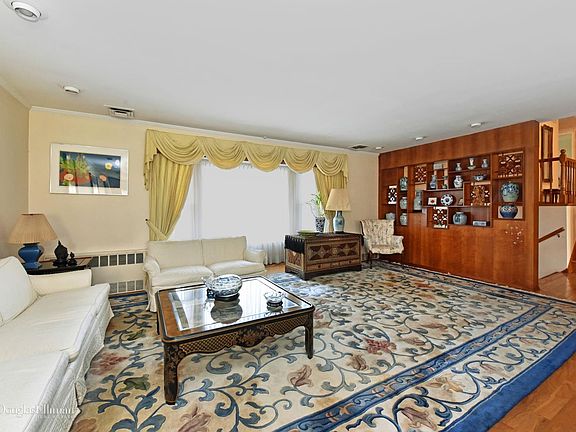 4th image of 185 Evergreen Dr