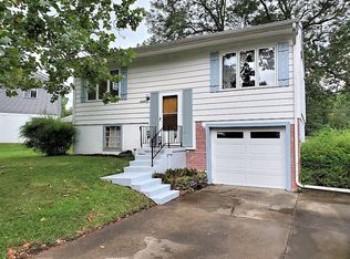 3137 SW Grand Ct, Topeka, KS 66614