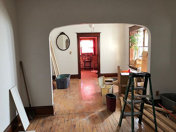 Lower living area - front