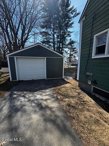 3rd image of 32 Gates Avenue