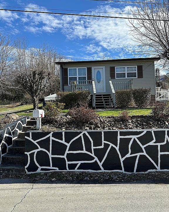 1st image of 322 Leonard St