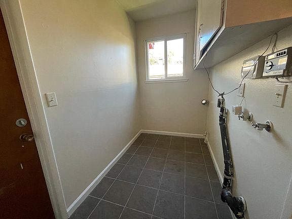 3rd image of 2051 Edgebrook Dr