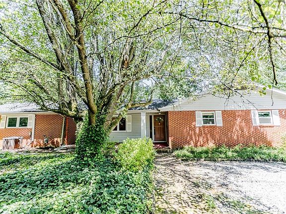 3rd image of 76 Pisgah Heights Ln