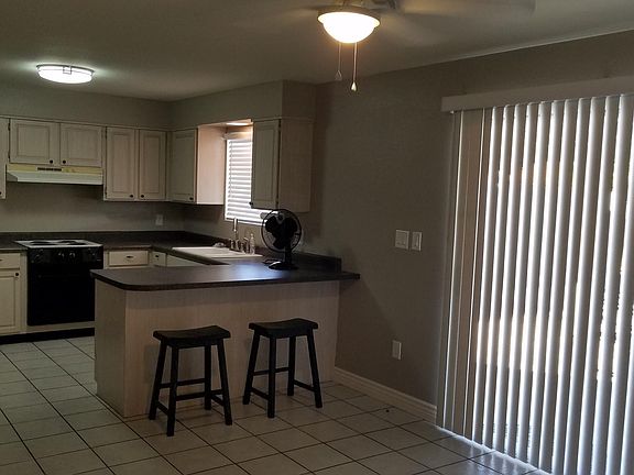 4th image of 704 E Fordham Dr