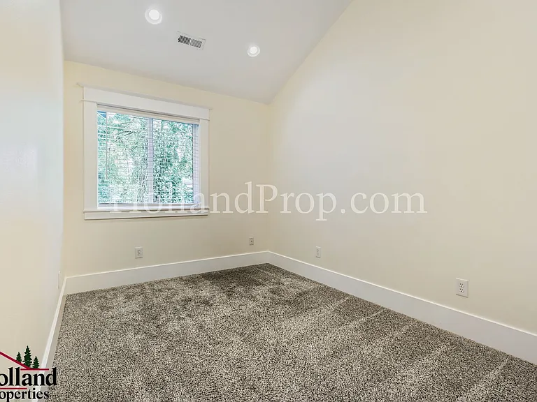 3228 SE Filbert St — Photo 22