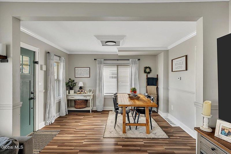 3rd image of 2820 Wellington Avenue