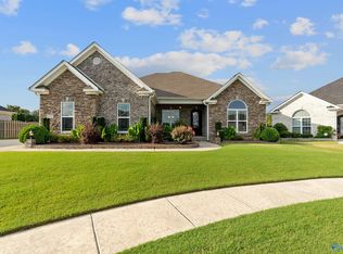 7001 Willow Bend Cir SE, Owens Cross Roads, AL 35763