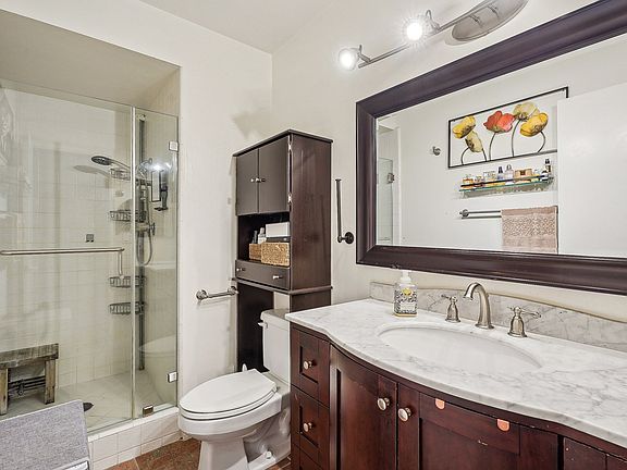 4th image of 1262 S Barrington Ave APT 210