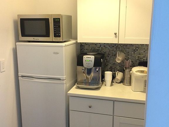 5th image of 14 E 4th St Rm 405