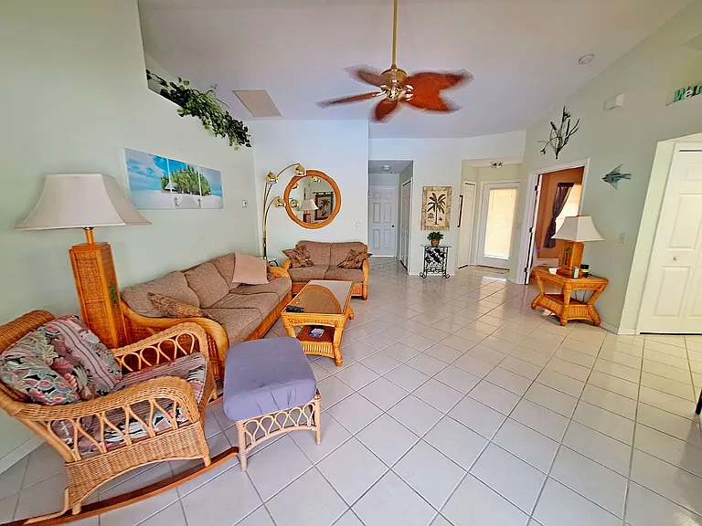 117 Siesta Rd — Photo 4