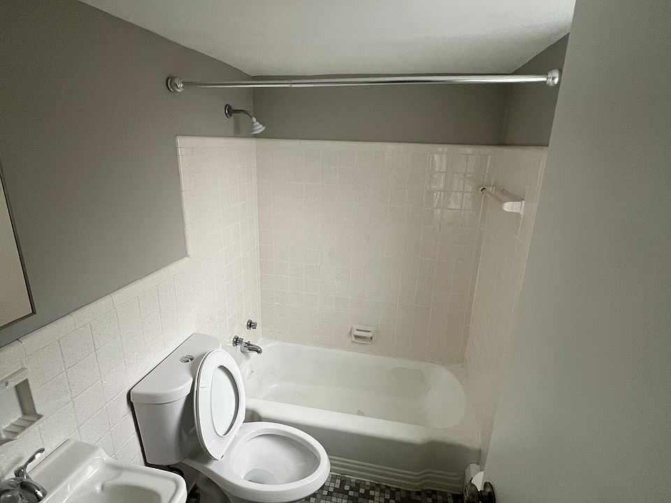 2nd image of 4126 Sibley Ave APT 4