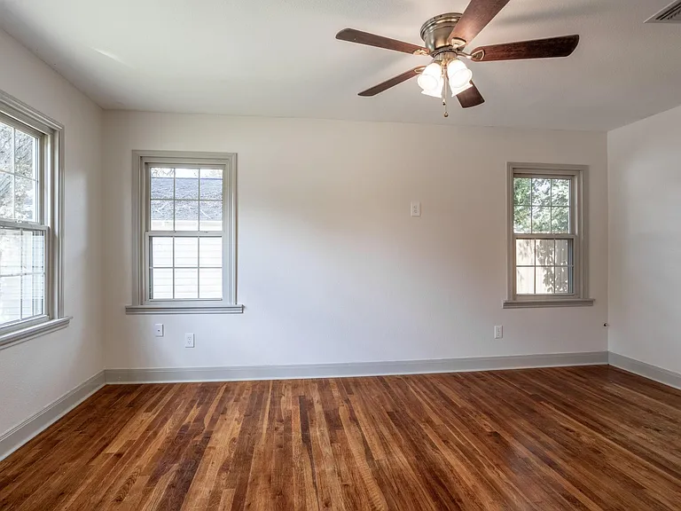 1517 Live Oak St — Photo 7