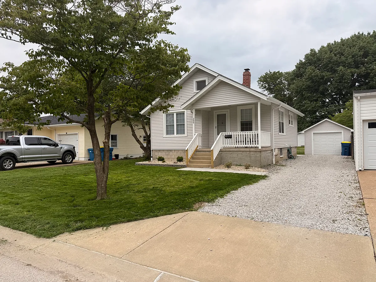 Building Photo - 209 3rd Ave
