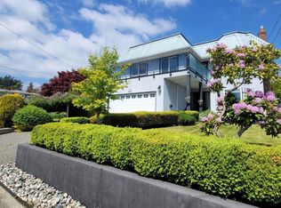 15627 Buena Vista Ave, White Rock, BC V4B1Z3