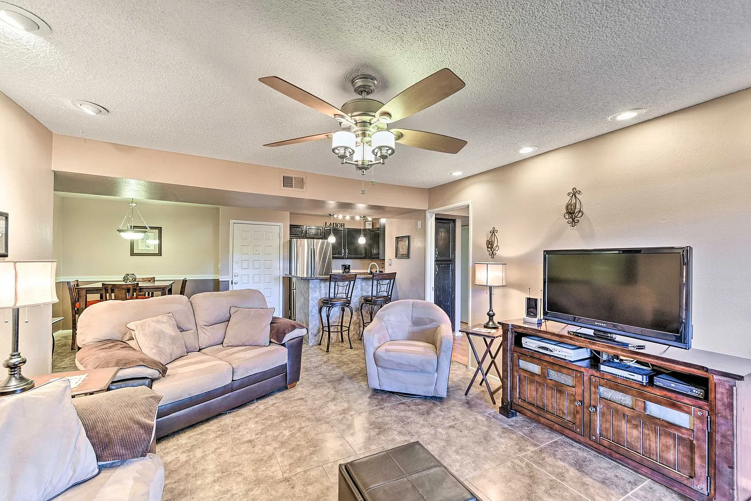 2 bed, 2.0 bath, 1097 sqft, $2,091 — Photo 3