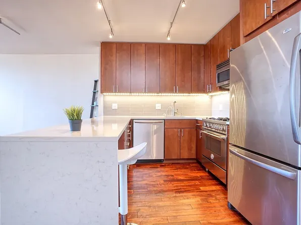 255 East 49th Street 31C image 3 of 16