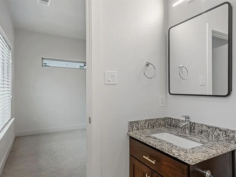 5922 Hudson St #4 — Photo 20