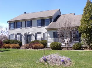 38 Meadowview Dr, Phillipsburg, NJ 08865