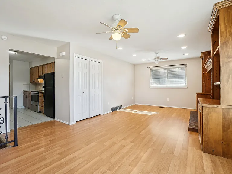 240 W 220th St S — Photo 5