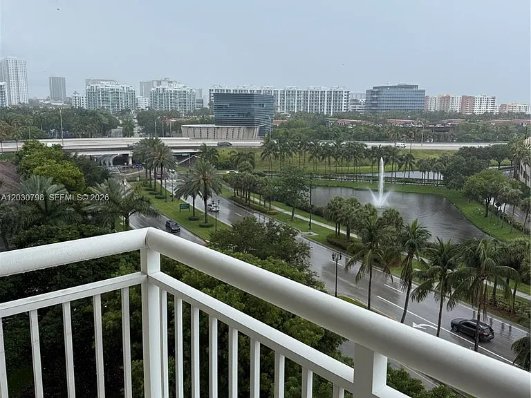 19501 W Country Club Dr #809 — Photo 3